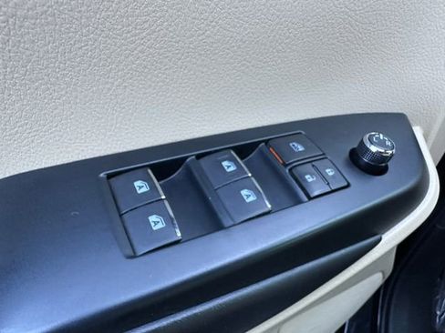 Used 2017 Toyota Highlander Limited image 14