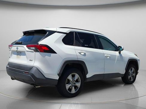 Used 2021 Toyota RAV4 XLE FWD image 7