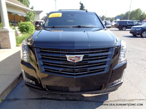 Used 2020 Cadillac Escalade ESV Platinum AWD/4WD image 35