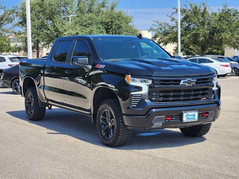 Used 2024 Chevrolet Silverado 1500 LT Trail Boss w/ Convenience Package II AWD/4WD image 3