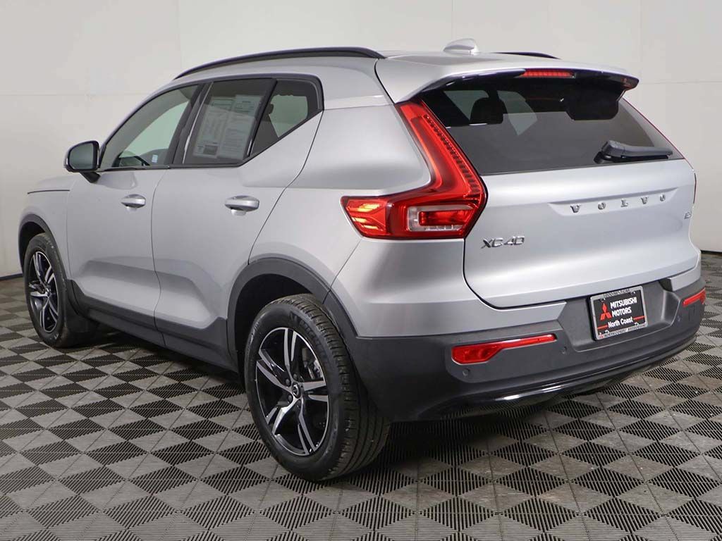 Used 2023 Volvo XC40 B5 Plus w/ Climate Package AWD/4WD image 10