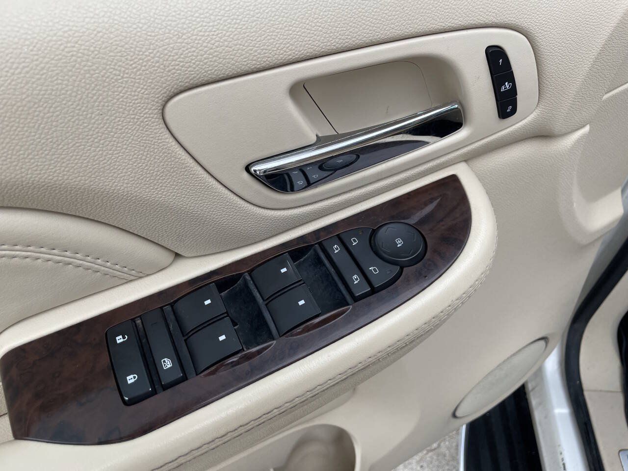 Used 2007 Cadillac Escalade EXT w/ Information Package AWD/4WD image 12