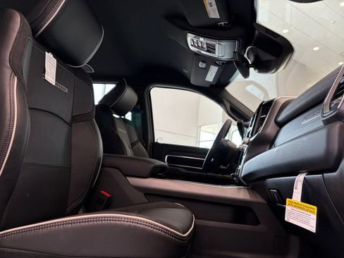 New 2026 RAM 2500 Laramie AWD/4WD image 32