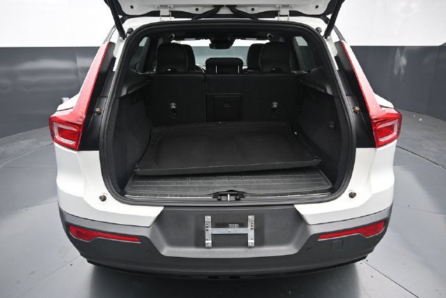 Used 2021 Volvo XC40 T5 R-Design w/ Advanced Package AWD/4WD image 9