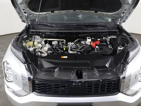 Used 2024 Mitsubishi Outlander SE image 18