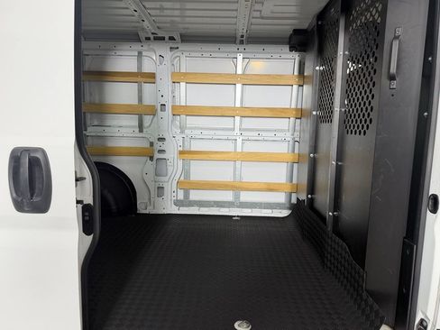 Used 2025 RAM ProMaster 2500 w/ U-Haul Equipment Group FWD image 17