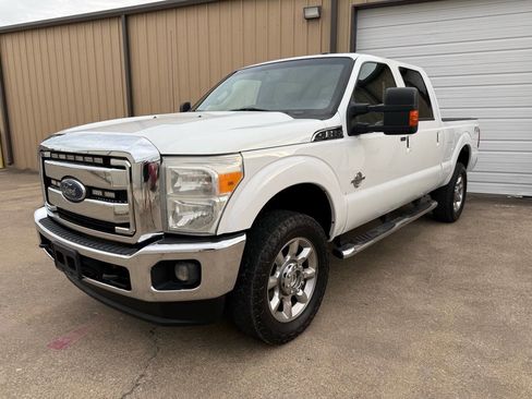 Used 2015 Ford F350 Lariat w/ Lariat Interior Package image 11