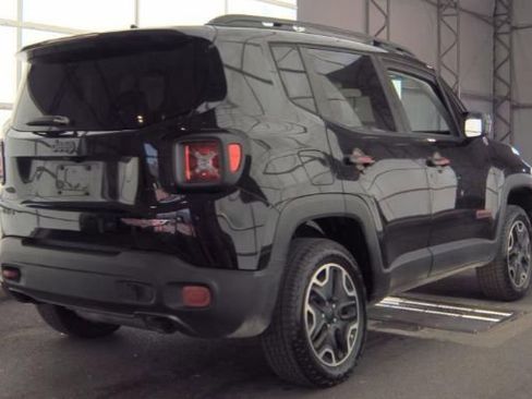 Used 2017 Jeep Renegade Trailhawk AWD/4WD image 4