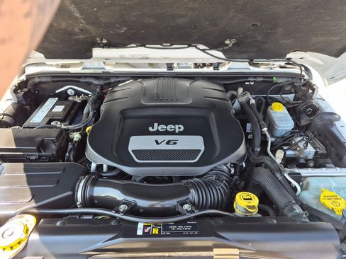 Used 2017 Jeep Wrangler Unlimited Rubicon w/ Cold Weather Group AWD/4WD image 29