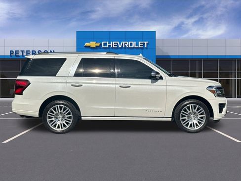 Used 2024 Ford Expedition Platinum AWD/4WD image 3