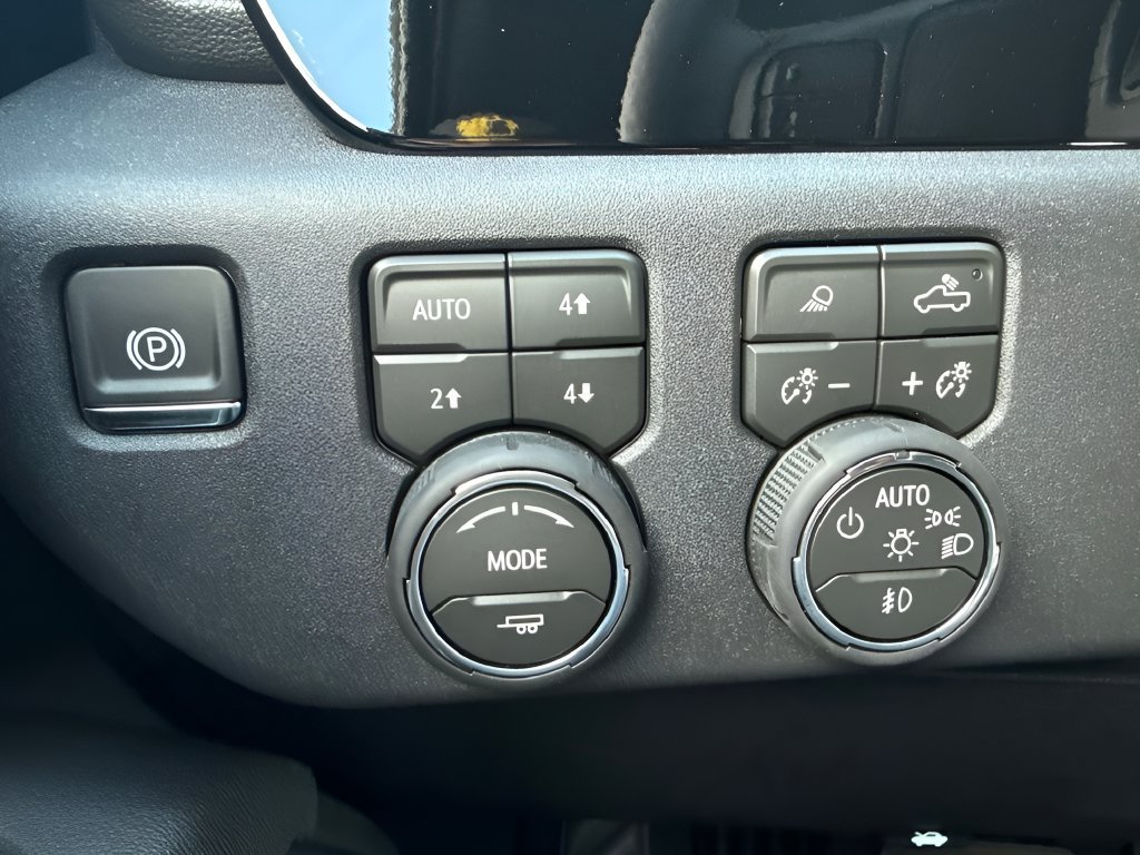 New 2026 Chevrolet Silverado 2500 LTZ w/ LTZ Convenience Package AWD/4WD image 25