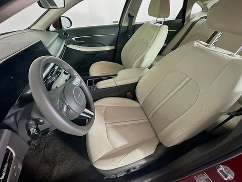 Used 2025 Hyundai Sonata SEL FWD image 13