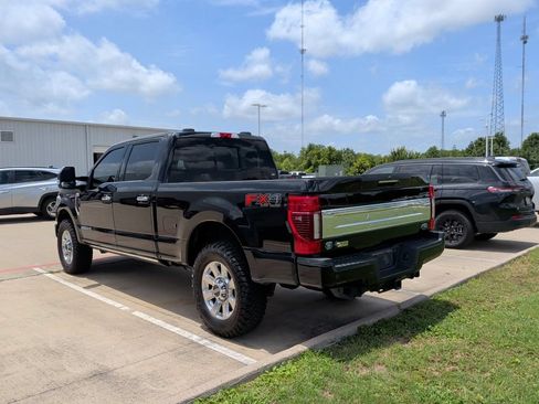 Used 2022 Ford F250 Platinum w/ FX4 Off-Road Package AWD/4WD image 4