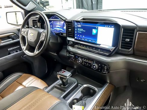 Used 2024 Chevrolet Silverado 1500 High Country w/ High Country Premium Package AWD/4WD image 28