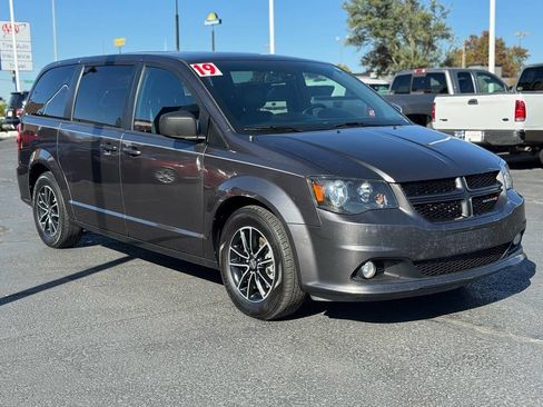 Used 2019 Dodge Grand Caravan GT image 3