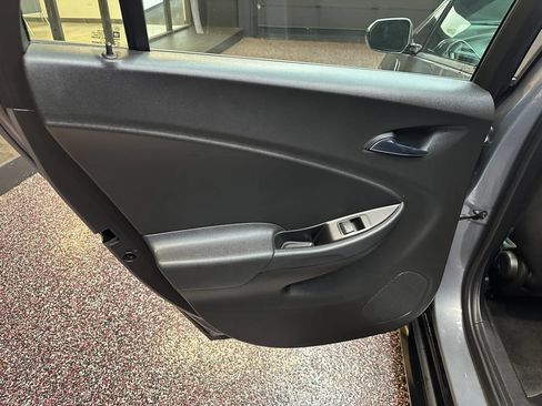 Used 2018 Chevrolet Volt LT FWD image 19