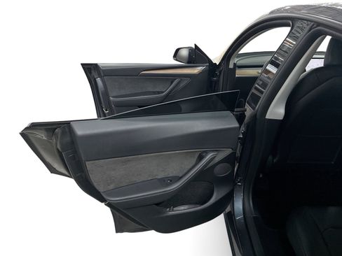 Certified 2023 Tesla Model Y Long Range AWD/4WD image 10