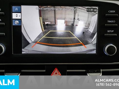 Used 2025 Hyundai Elantra SE image 32