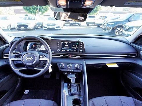 New 2026 Hyundai Elantra SE image 20