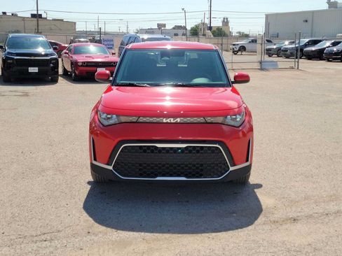Used 2025 Kia Soul LX w/ LX Technology Package FWD image 3