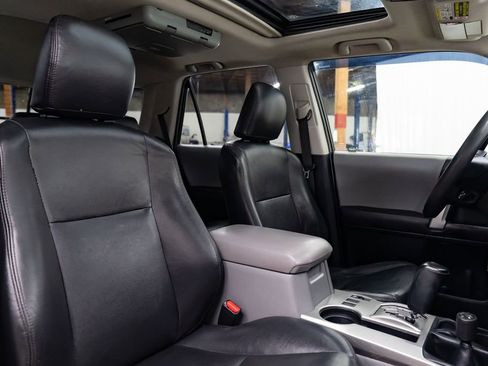 Used 2010 Toyota 4Runner SR5 AWD/4WD image 28