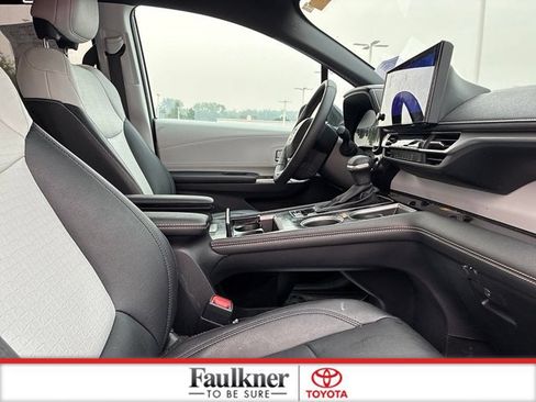 Used 2025 Toyota Sienna XSE w/ XSE Plus Package AWD/4WD image 23