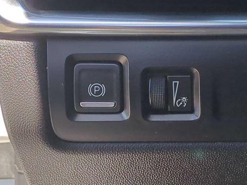 Used 2022 Cadillac XT4 Luxury w/ Cold Weather Package FWD image 23