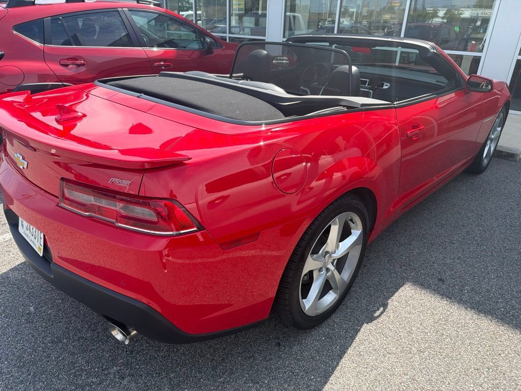 Used 2015 Chevrolet Camaro LT RWD image 2