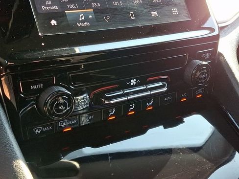Used 2023 Jeep Grand Cherokee L Laredo RWD image 16