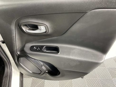 Used 2023 Jeep Renegade Latitude AWD/4WD image 25