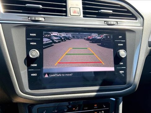 Used 2023 Volkswagen Tiguan SE AWD/4WD image 25