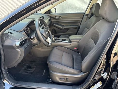 Used 2025 Nissan Altima 2.5 SV FWD image 10