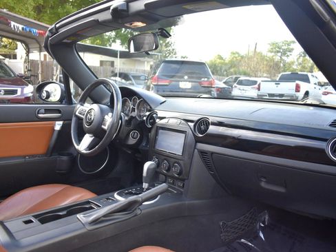 Used 2008 MAZDA MX-5 Miata Grand Touring w/ Premium Pkg image 12