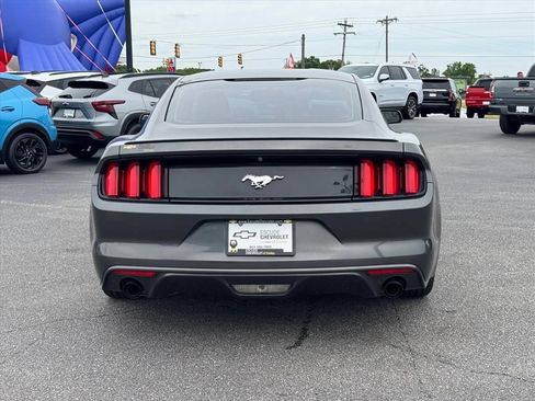 Used 2017 Ford Mustang Coupe RWD image 4