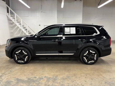 Used 2024 Kia Telluride S FWD image 4