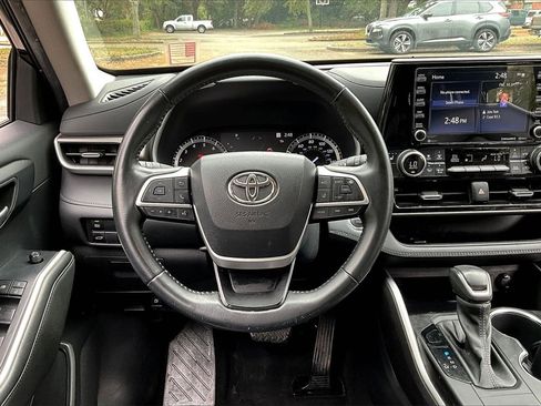 Used 2022 Toyota Highlander XLE image 8