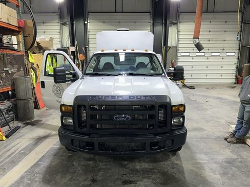 Used 2009 Ford F350 XL image 7