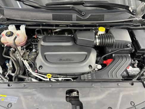 Used 2023 Chrysler Pacifica Touring-L FWD image 28