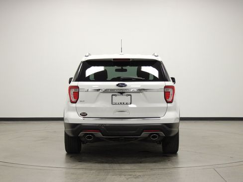 Used 2018 Ford Explorer XLT w/ Equipment Group 201A image 7