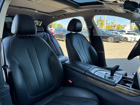 Used 2017 BMW 740i RWD image 17