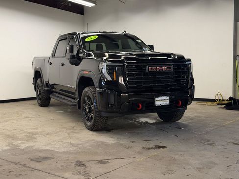Used 2024 GMC Sierra 2500 AT4 w/ AT4 Preferred Package AWD/4WD image 3