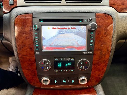 Used 2014 Chevrolet Suburban LTZ image 19