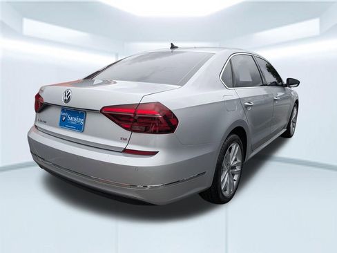 Used 2018 Volkswagen Passat 2.0T SE FWD image 2