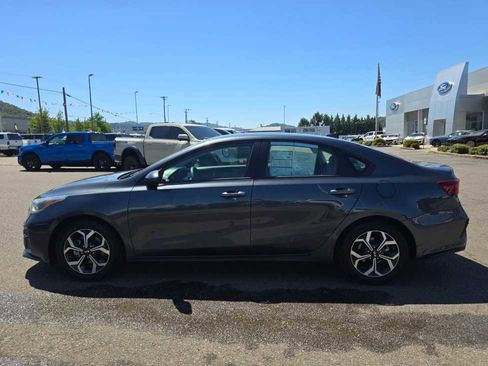 Used 2019 Kia Forte LXS FWD image 2
