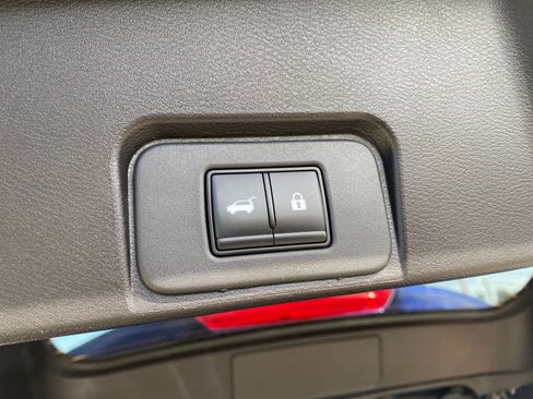 Used 2025 Nissan Rogue SV image 23