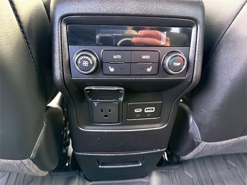 Used 2023 GMC Acadia SLT w/ Preferred Package image 22