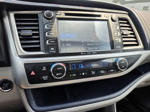 Used 2018 Toyota Highlander Limited AWD/4WD image 41