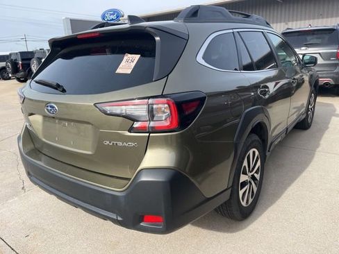 Used 2025 Subaru Outback Premium AWD/4WD image 2