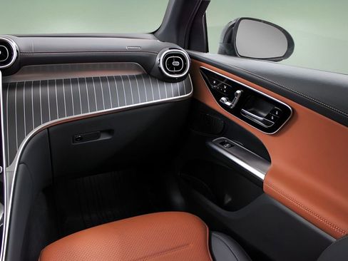 Used 2026 Mercedes-Benz GLC 300 image 23