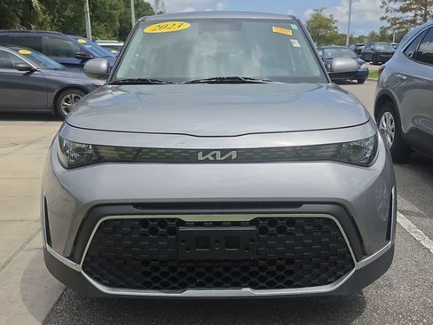 Used 2023 Kia Soul LX w/ LX Technology Package FWD image 2